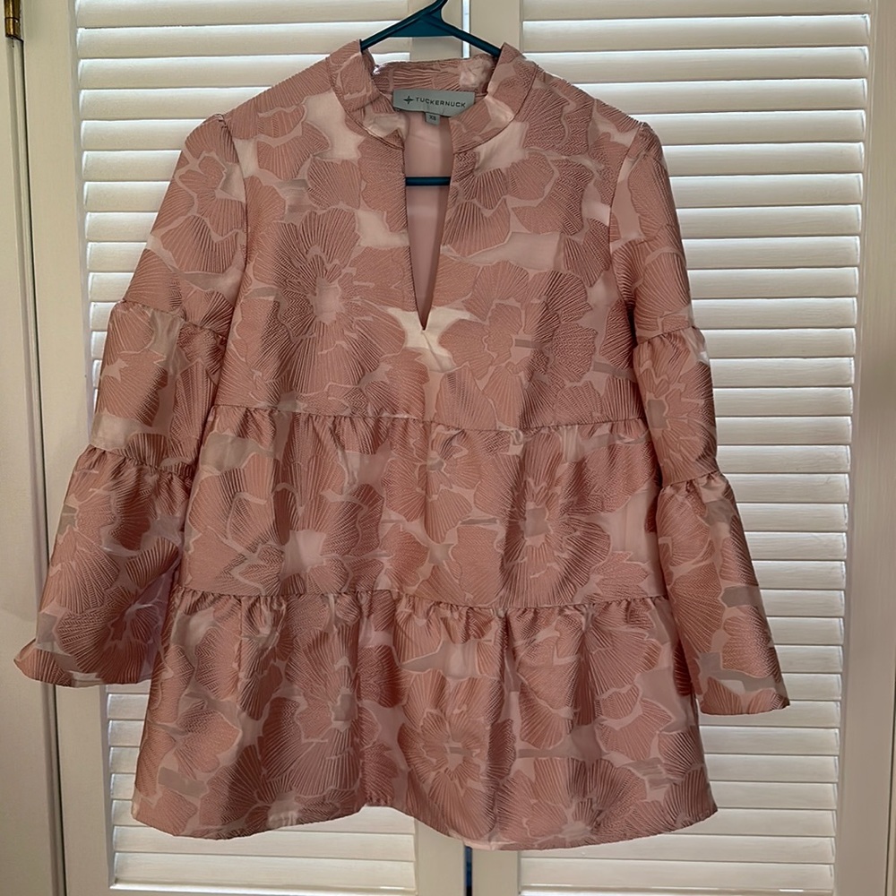 Tuckernuck top